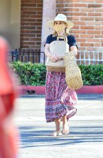 REESE WITHERSPOON Shopping at Ralphs in Malibu 07/19/2020