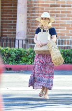 REESE WITHERSPOON Shopping at Ralphs in Malibu 07/19/2020