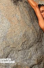 ROBIN HOLZKEN in Sports Illustrated Swimismuit 2020 Issue