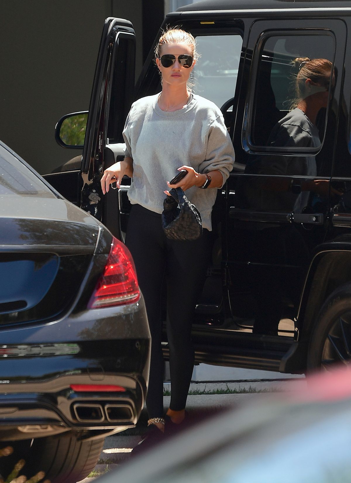rosie-huntington-whiteley-arrives-at-a-gym-in-hollywood-07-20-2020-5.jpg