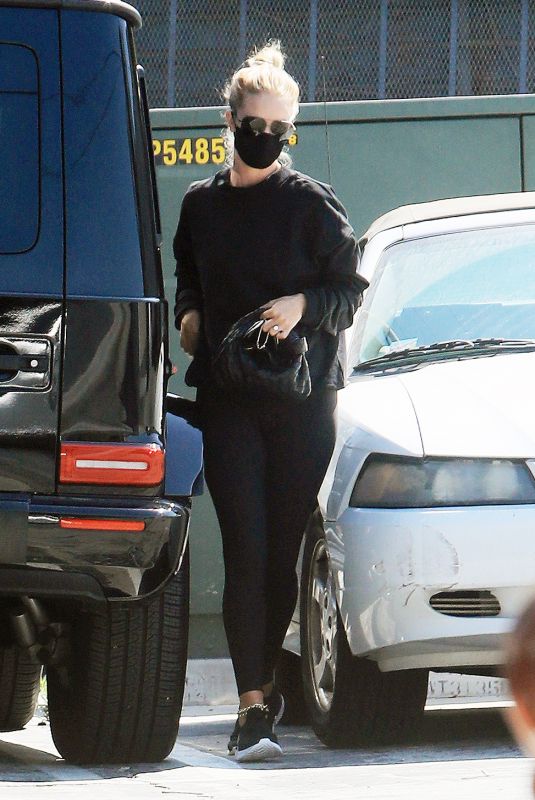 ROSIE HUNTINGTON-WHITELEY Heading to a Gym in Los Angeles 07/21/2020