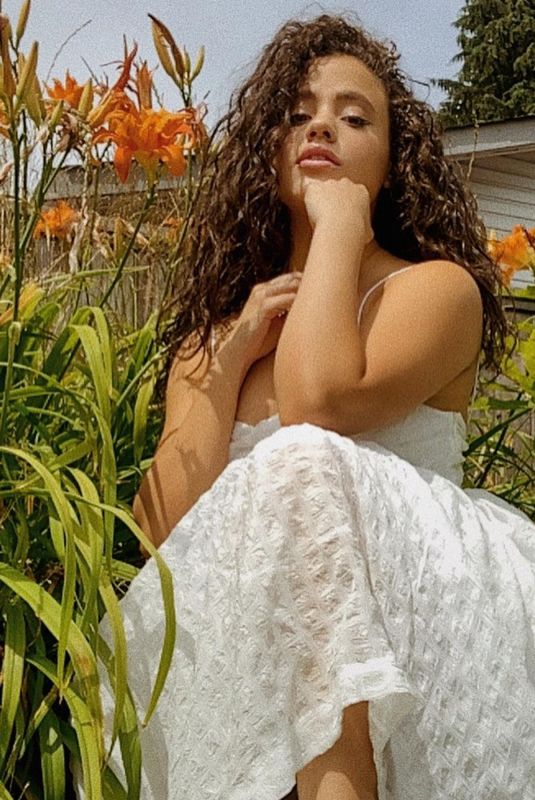 SARAH JEFFERY – Instagram Photos 07/20/2020