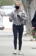 SARAH MICHELLE GELLAR Out and About in Los Angeles 07/29/2020