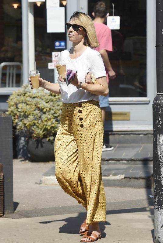 ALEX JONES Out for Iced Coffees in London 08/11/2020