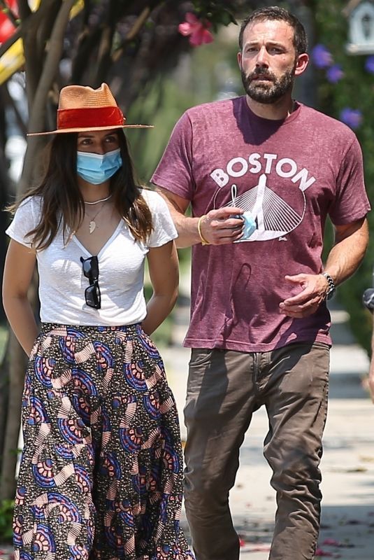 ANA DE ARMAS and Ben Affleck Out Shopping in Venice Beach 08/20/2020