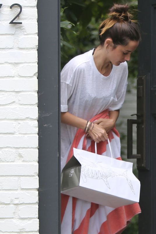 ANA DE ARMAS Geting Food Delivered at Her House in Brentwood 08/15/2020