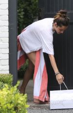 ANA DE ARMAS Geting Food Delivered at Her House in Brentwood 08/15/2020