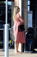 APRIL LOVE GEARY Shopping at Vintage Grocers in Trancas Country Market in Malibu 08/9/2020
