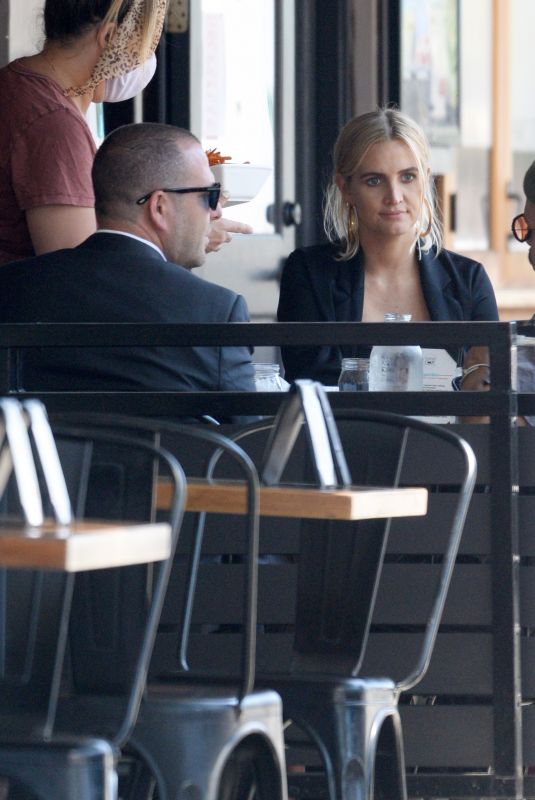 ASHLEE SIMPSON at Tipsy Cow in Sherman Oaks 08/04/2020