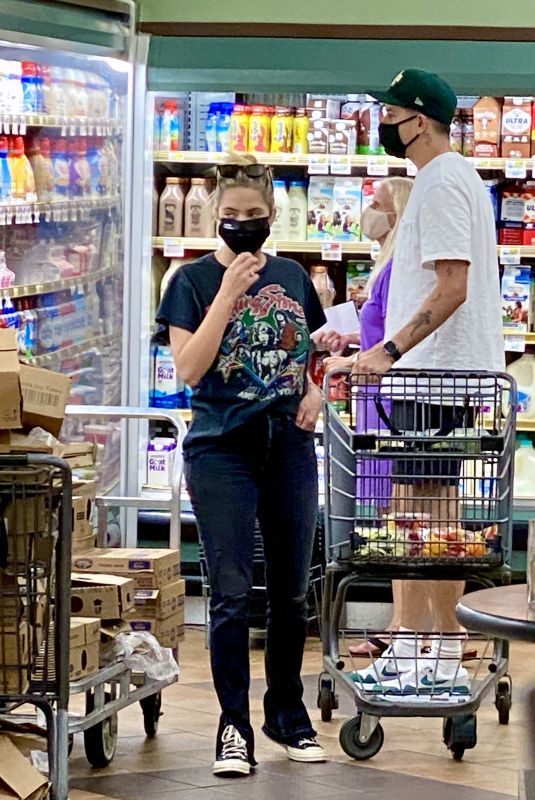 ASHLEY BENSON and G-Eazy Out Shopping in Los Feliz 08/18/2020