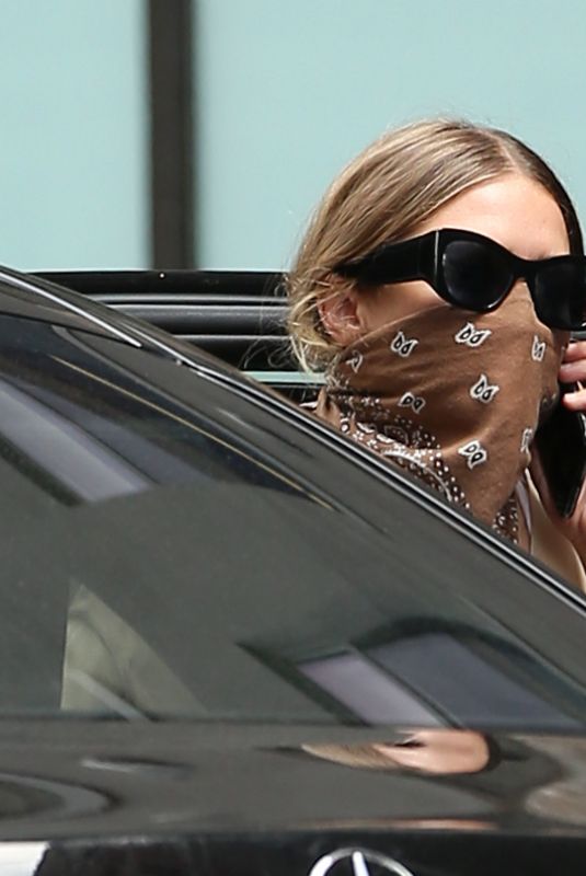 ASHLEY OLSEN Leaves The Row Office in New York 08/06/2020