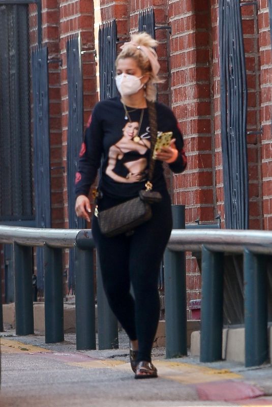 BEBE REXHA Leaves a Doctor