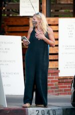 BUSY PHILIPPS Picks up Lunch To-go from California Backyard in Los Angeles 08/13/2020