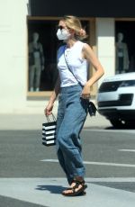 CAREY MULLIGAN Out and About in Beverly Hills 08/13/2020