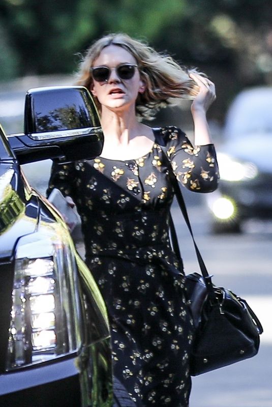 CAREY MULLIGAN Out and About in Pacific Palisades 08/14/2020