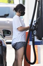 CHARLI XCX at a Gas Station in Los Feliz 08/19/2020