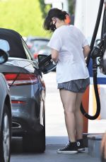 CHARLI XCX at a Gas Station in Los Feliz 08/19/2020