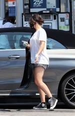 CHARLI XCX at a Gas Station in Los Feliz 08/19/2020