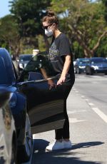 CHRISTINA SCHWARZENEGGER at Blue Bottle Coffee in Brentwood 08/01/2020