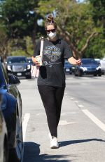 CHRISTINA SCHWARZENEGGER at Blue Bottle Coffee in Brentwood 08/01/2020