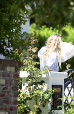 DAKOTA FANNING Picks Up a Food Delivery in Los Angeles 08/05/2020