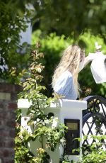 DAKOTA FANNING Picks Up a Food Delivery in Los Angeles 08/05/2020