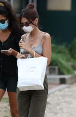 EMILY RATAJKOWSKI Getting Take Out at Restaurant in The Hamptons 08/13/2020