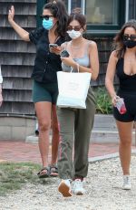 EMILY RATAJKOWSKI Getting Take Out at Restaurant in The Hamptons 08/13/2020