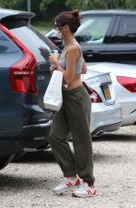 EMILY RATAJKOWSKI Getting Take Out at Restaurant in The Hamptons 08/13/2020