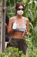 EMILY RATAJKOWSKI Getting Take Out at Restaurant in The Hamptons 08/13/2020