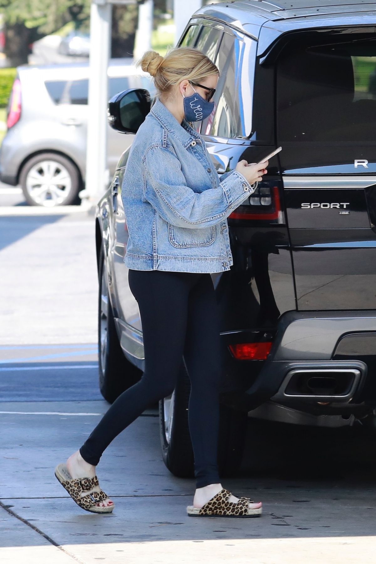 emma-roberts-at-a-gas-station-in-los-feliz-08-25-2020-3.jpg