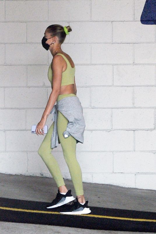 HAILEY BIEBER Heading to a Gym in Los Angeles 08/21/2020