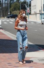 HAILEY BIEBER Heading to a Medical Building in Beverly Hills 08/24/2020
