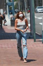 HAILEY BIEBER Heading to a Medical Building in Beverly Hills 08/24/2020