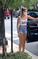 HAILEY BIEBER Shopping at Aritzia in Chicago 07/31/2020