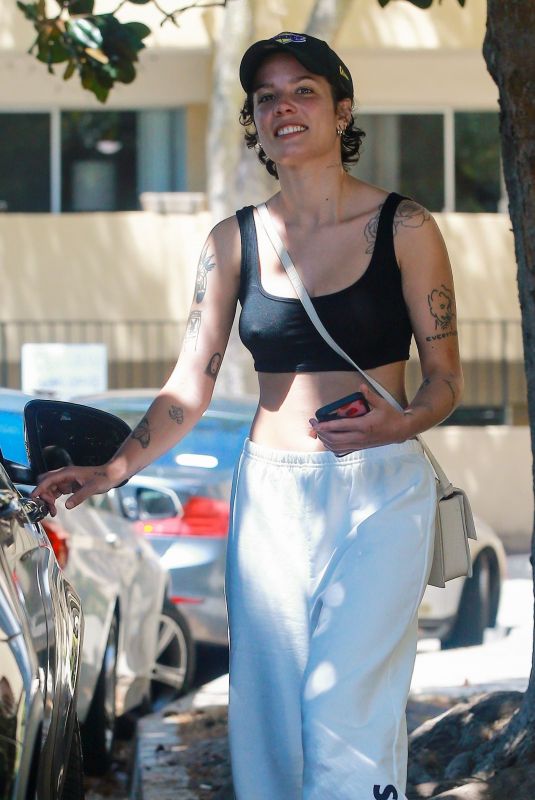 HALSEY Out Shoppingin Los Angeles 0/06/2020