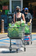 HALSEY Out Shoppingin Los Angeles 0/06/2020