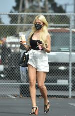 HOLLY MADISON Arrives at a Studio in Los Angeles 08/24/2020