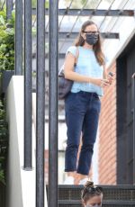 JENNIFER GARNER Leaves a Doctor
