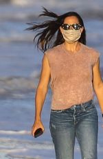 JENNIFER GARNER Out Walking on the Beach in Malbiu 08/06/2020