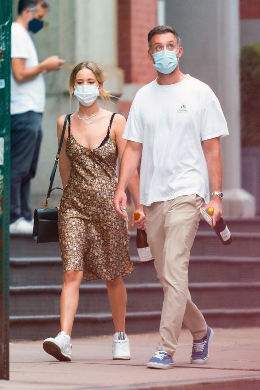 JENNIFER LAWRENCE and Cooke Maroney Out in New York 08/24/2020