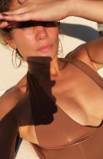 JENNIFER LOPEZ - Instagram Photos 08/17/2020