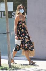 JILLIAN MICHAELS Picking Up Lunch at Howdy