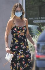 JILLIAN MICHAELS Picking Up Lunch at Howdy