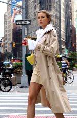 JOSEPHINE SKRIVER Filming Maybelline Commercial in New York 08/17/2020