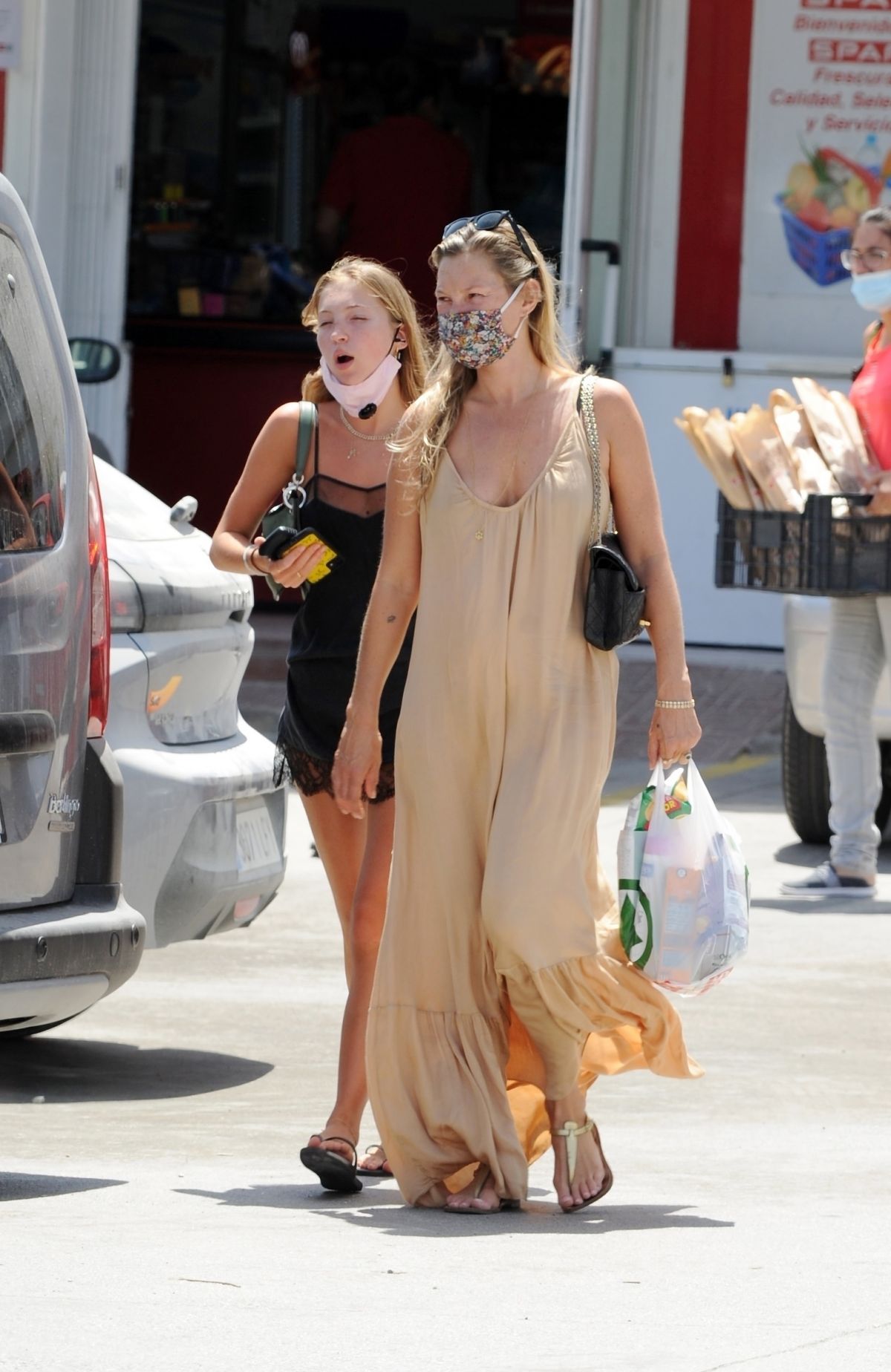 kate-and-lila-grace-moss-out-and-about-in-ibiza-08-02-2020-10.jpg