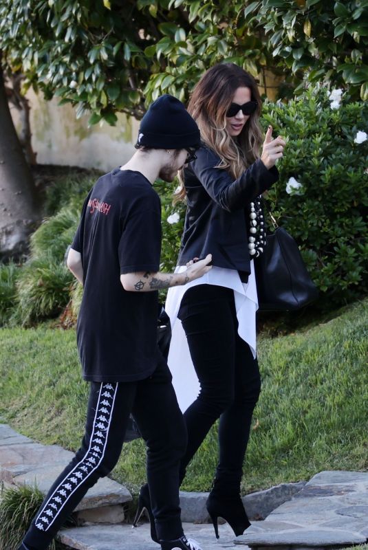 KATE BECKINSALE and Goody Grace Out in Pacific Palisades 08/11/2020