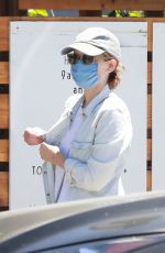 KATE MARA Pick Up a Take Out Order in Los Feliz 08/09/2020