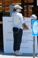 KATE MARA Pick Up a Take Out Order in Los Feliz 08/09/2020