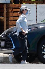 KATE MARA Pick Up a Take Out Order in Los Feliz 08/09/2020